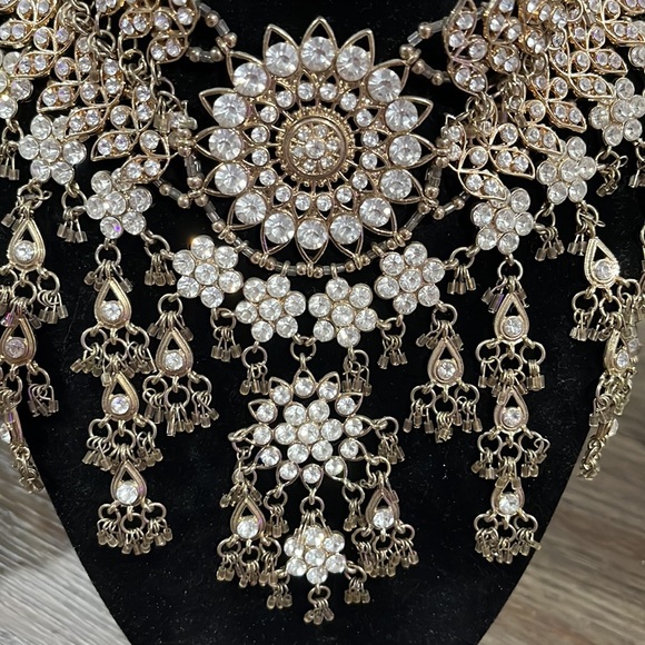 Gold statement necklace - Picture 2 of 2